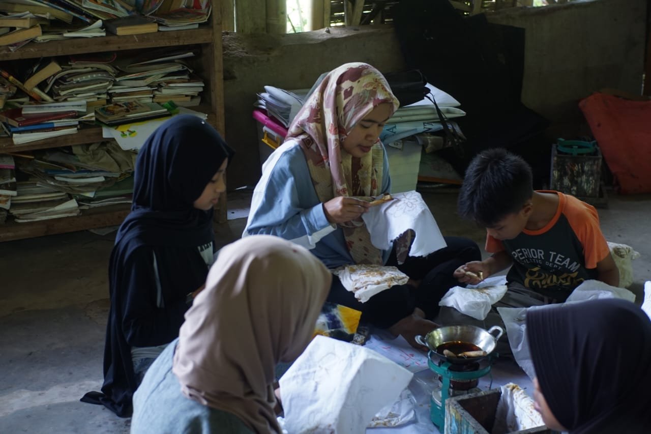 Potret Pembatik Perempuan di Lereng Gunung Ungaran