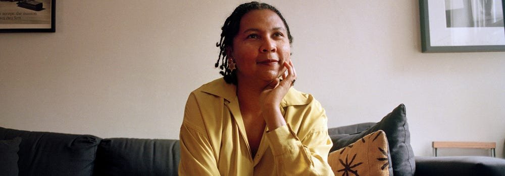 Menembus Sekat Gender dan Ras Melalui Lensa Feminisme Inklusif ala bell hooks