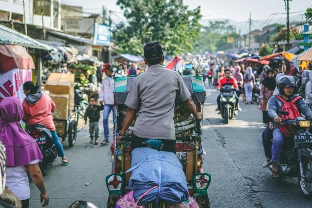 #IndonesiaGelap: Efisiensi Anggaran sampai Pendidikan, Perempuan Melawan