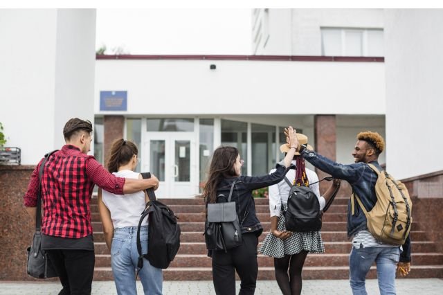 Kuliah dalam Ketakutan: Kekerasan Struktural Berbasis Gender yang Membungkam Suara Minoritas